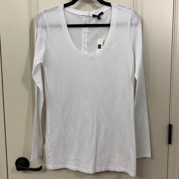 😍NWT Gap LongSleeve White w/Back Buttons! M😍 - Picture 1 of 7